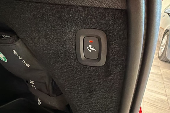 Volvo XC90 15 of 18