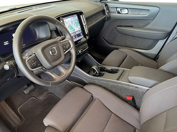 Volvo EX40 9 of 21