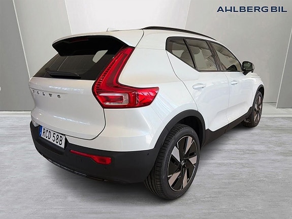 Volvo EX40 6 of 21