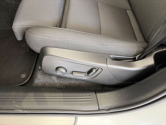 Volvo EX40 10 of 21
