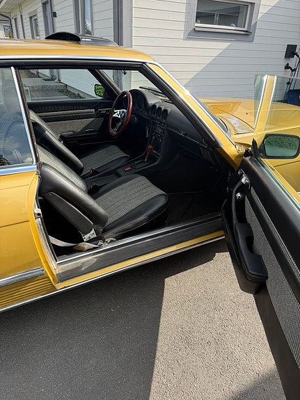 Mercedes-Benz 280 SLC 8 of 12