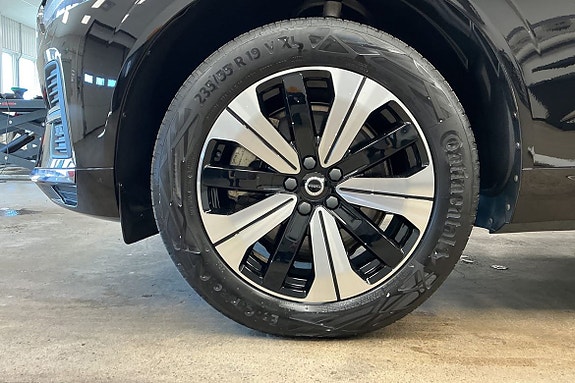 Volvo XC60 11 of 27