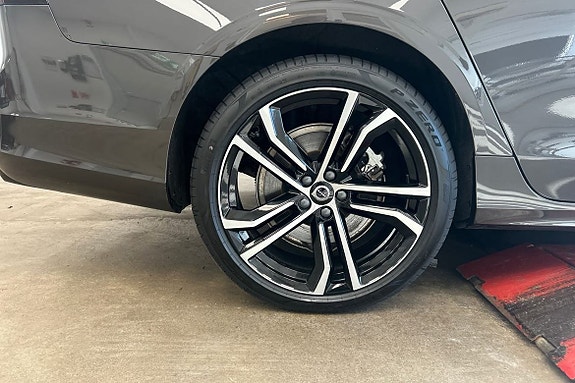 Volvo V90 10 of 27