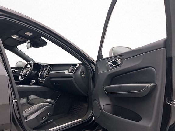 Volvo XC60 17 of 30