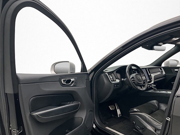 Volvo XC60 12 of 30