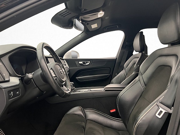 Volvo XC60 13 of 30