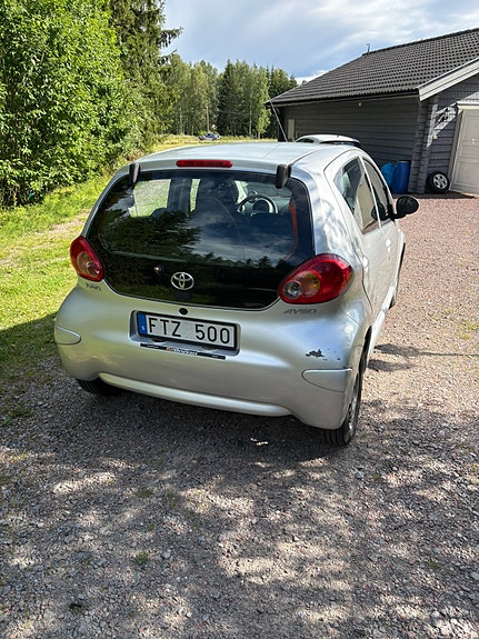 Toyota Aygo 2 of 8