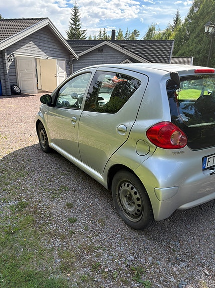Toyota Aygo 3 of 8