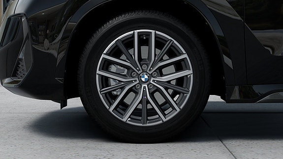 BMW iX1 7 of 13