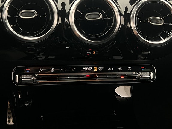Mercedes-Benz A250 e 24 of 30