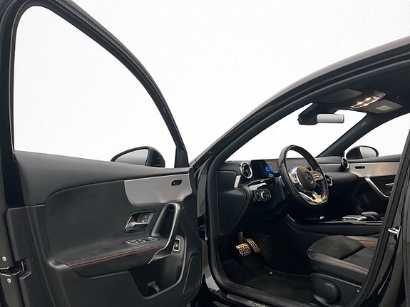 Mercedes-Benz A250 e 9 of 30