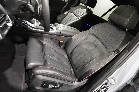 BMW X7 4 of 26