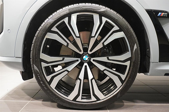 BMW X7 9 of 26