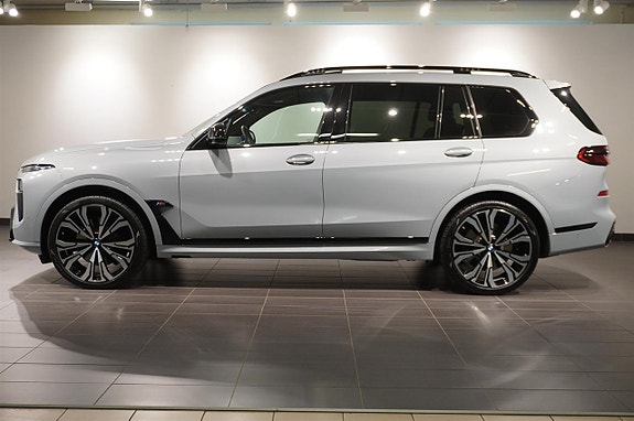 BMW X7 2 of 26
