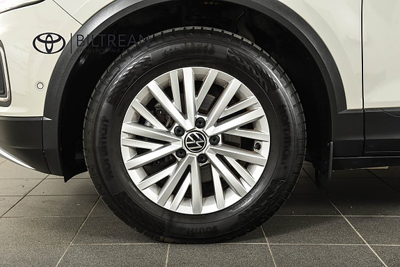 Volkswagen T-Roc 15 of 15