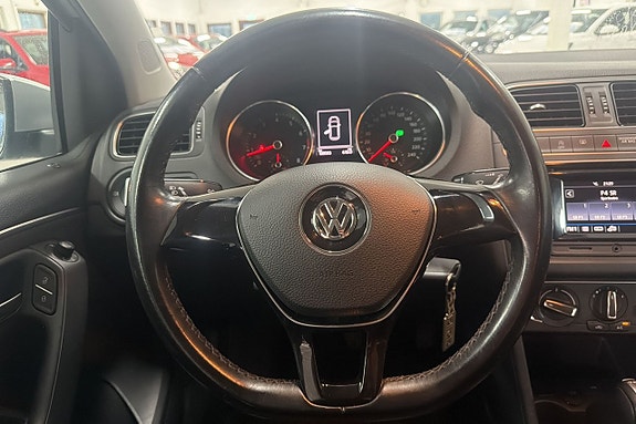 Volkswagen Polo 13 of 21