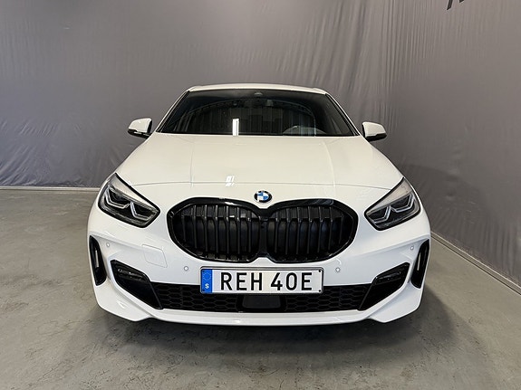BMW 118i 2 of 25