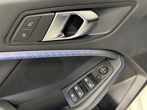 BMW 118i 17 of 25