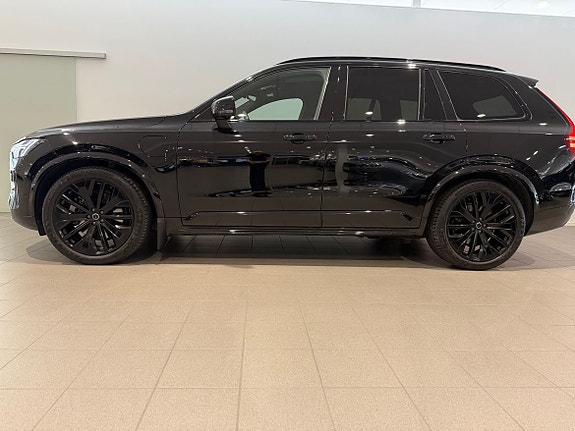 Volvo XC90 3 of 25