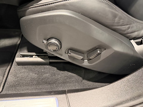 Volvo XC90 18 of 23