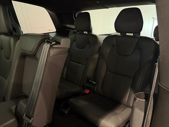 Volvo XC90 10 of 23