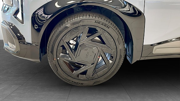 Kia Seltos 9 of 12