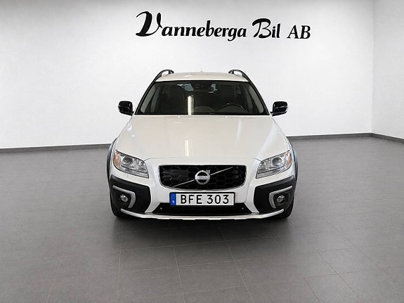 Volvo XC70 2 of 13