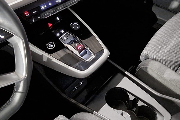 Audi Q4 e-tron 13 of 16
