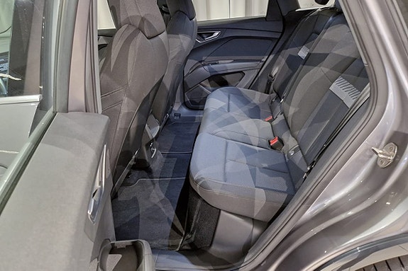 Audi Q4 e-tron 14 of 16
