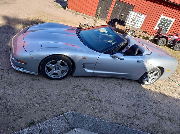 Chevrolet Corvette 4 of 6