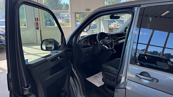 Volkswagen Multivan 7 of 14