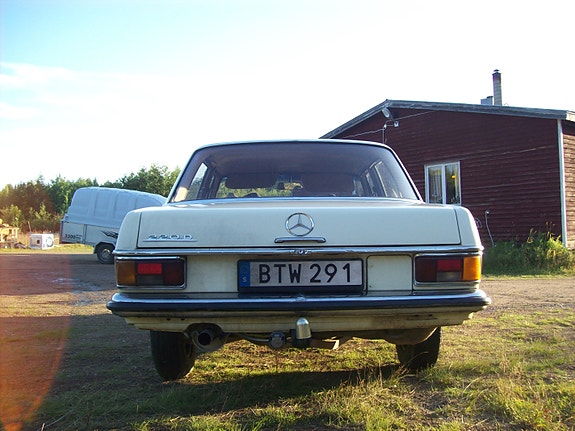 Mercedes-Benz 220 D 3 of 9