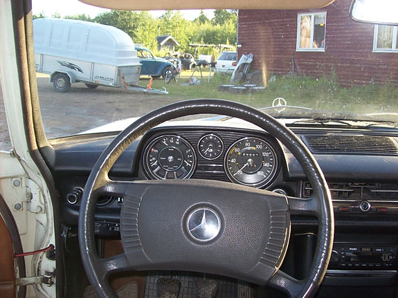 Mercedes-Benz 220 D 5 of 9