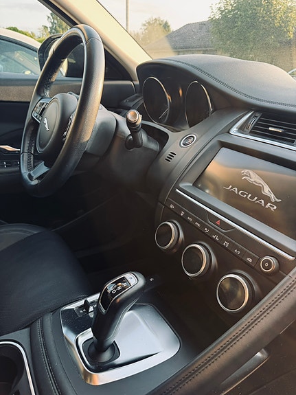 Jaguar E-PACE 5 of 10