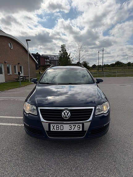 Volkswagen Passat 2 of 10