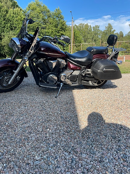 Yamaha XVS1300A Midnight Star 2 of 4