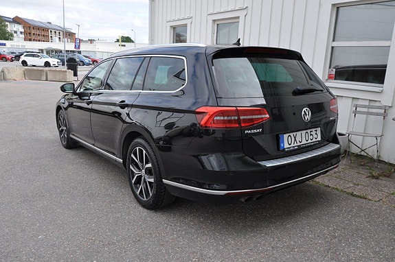Volkswagen Passat 4 of 14