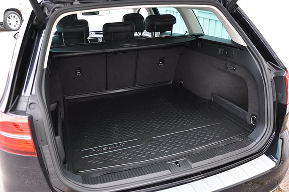 Volkswagen Passat 9 of 14