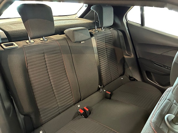 Peugeot 2008 16 of 17