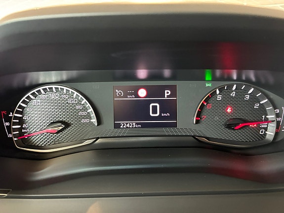 Peugeot 2008 13 of 17