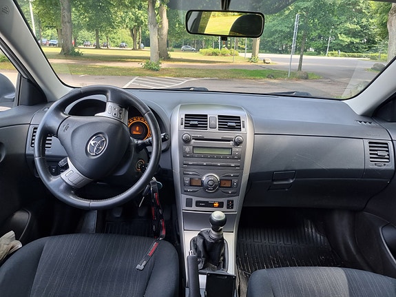 Toyota Corolla 8 of 14