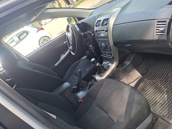 Toyota Corolla 13 of 14