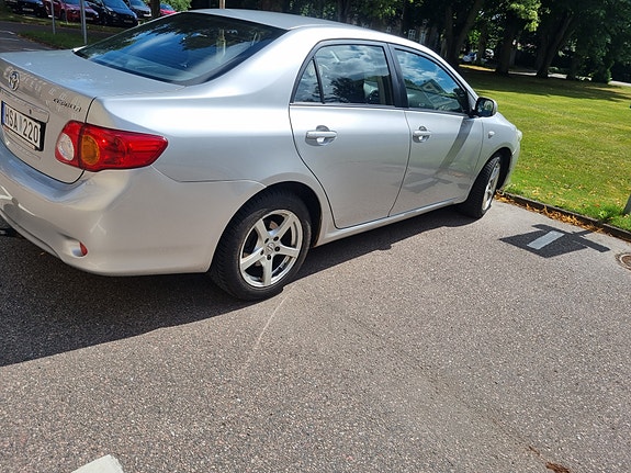 Toyota Corolla 2 of 14