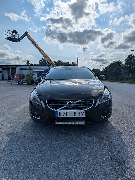 Volvo S60 2 of 9