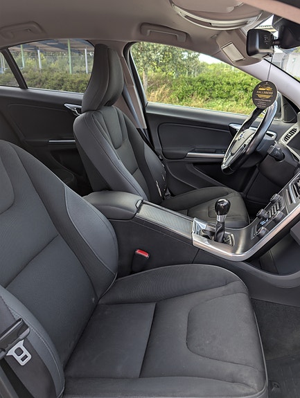 Volvo S60 7 of 9
