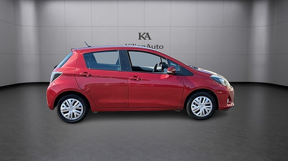 Toyota Yaris 2 of 19