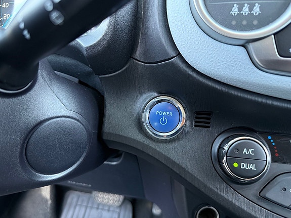 Toyota Yaris 13 of 19