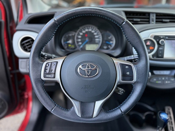 Toyota Yaris 8 of 19