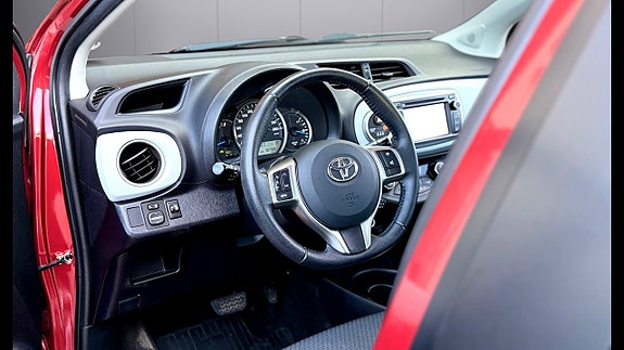 Toyota Yaris 12 of 19