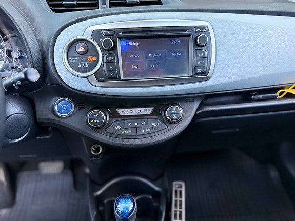 Toyota Yaris 19 of 19